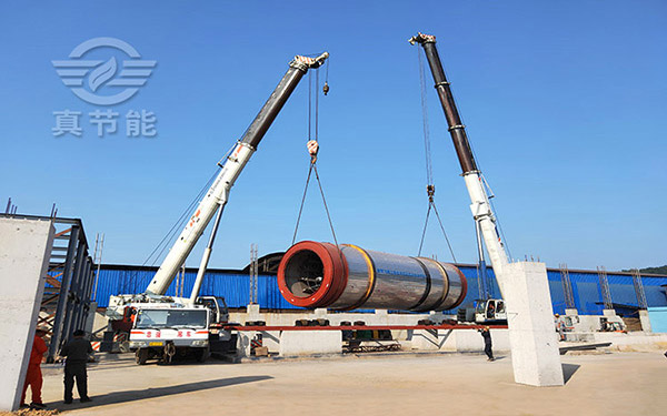 藥渣烘干機吊裝現(xiàn)場 藥渣烘干機吊裝現(xiàn)場