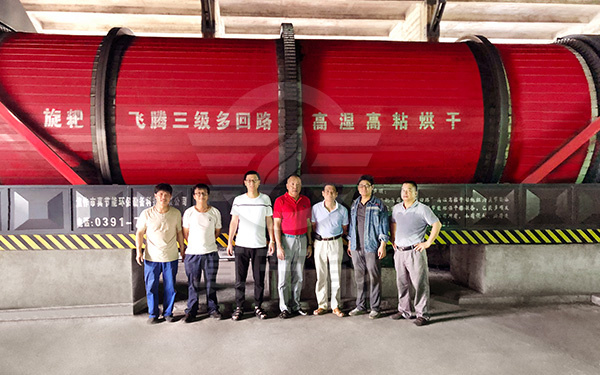 甘蔗渣烘干機(jī)運(yùn)行現(xiàn)場 甘蔗渣烘干機(jī)運(yùn)行現(xiàn)場